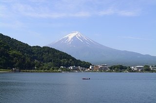《日本》初夏の富士山・河口湖