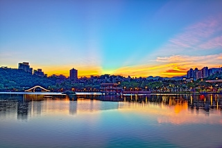 大湖夕影
